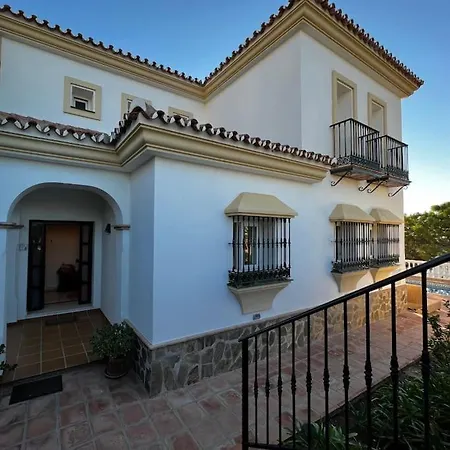 Luxury With Pool And View Villa *